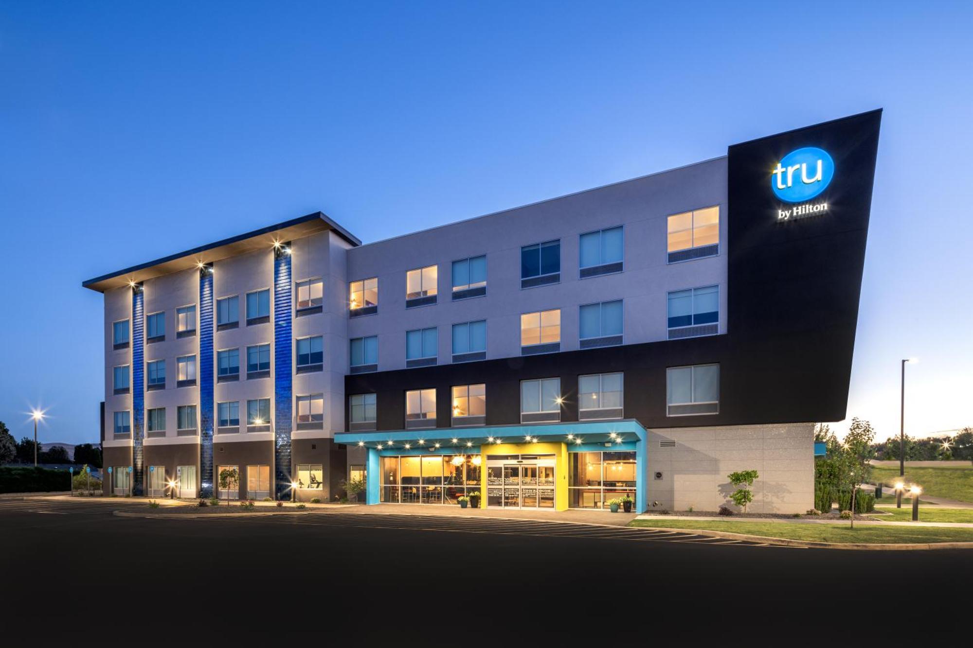 Tru By Hilton Yakima Airport Hotell Exteriör bild